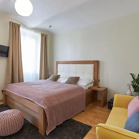 Apartahotel River View By Charles bridge