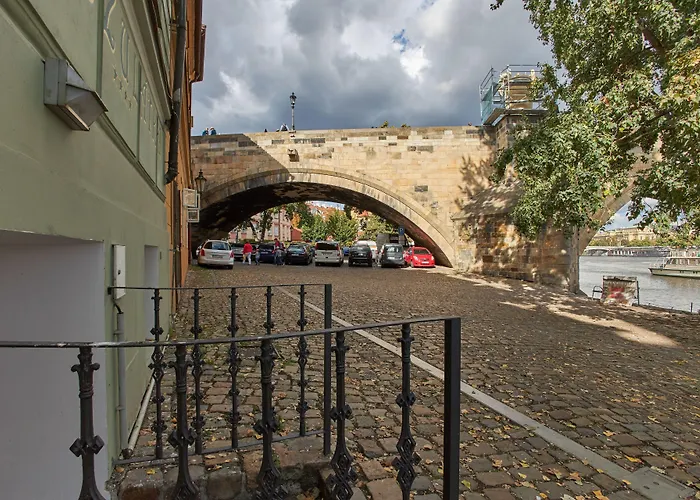 מלון דירות River View By Charles bridge 4*