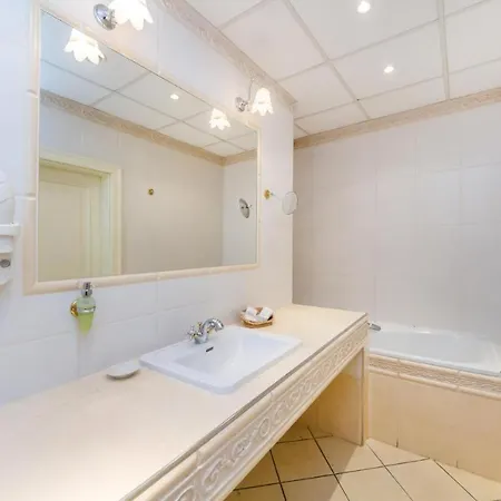 מלון דירות River View By Charles bridge 4*