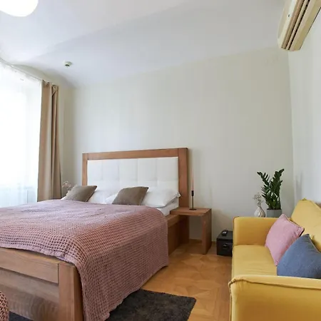 Apartment River View By Charles bridge