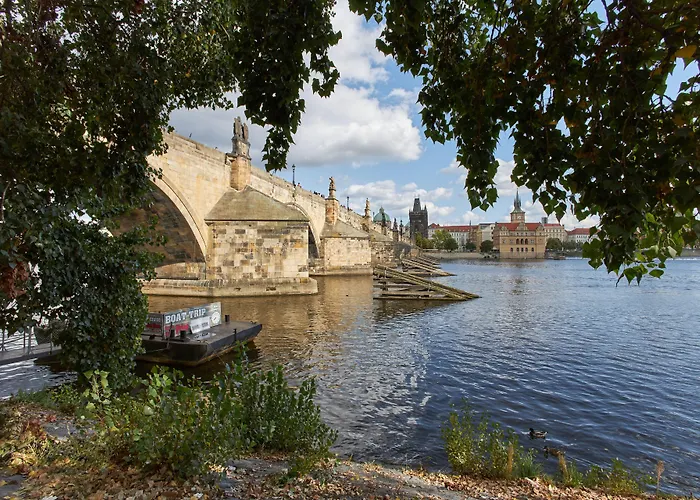 Aparthotel River View By Charles bridge Prague